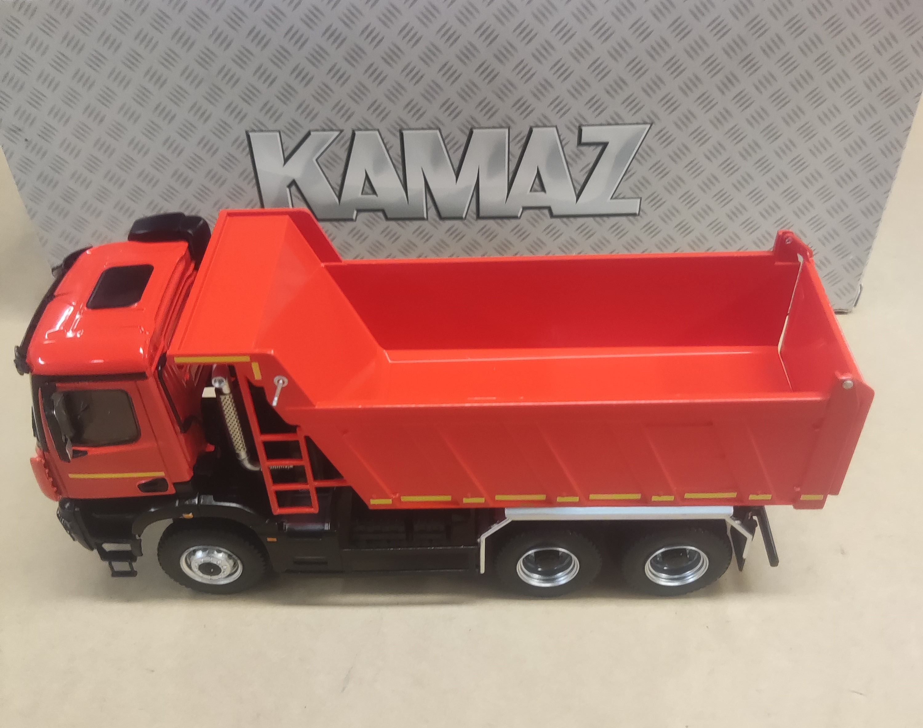 Масштабная Модель Kamaz-65952 (В Мягкой Упаковке) - изображение 1